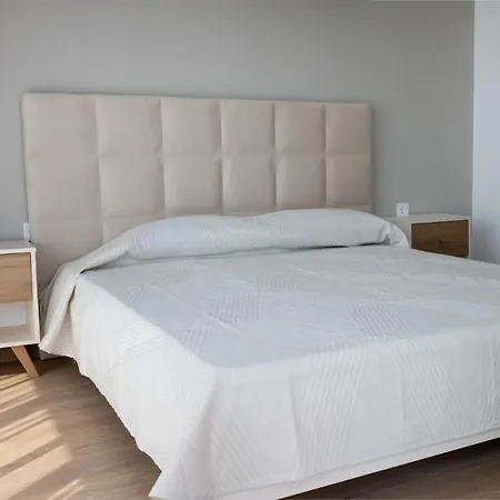 Solemare Luxury 2 Bedroom アパートホテル 4*