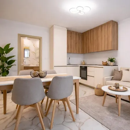 Solemare Luxury 2 Bedroom アヘロイ