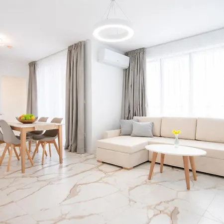 Solemare Luxury 2 Bedroom アヘロイ
