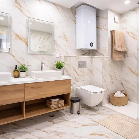 Solemare Luxury 2 Bedroom アヘロイ